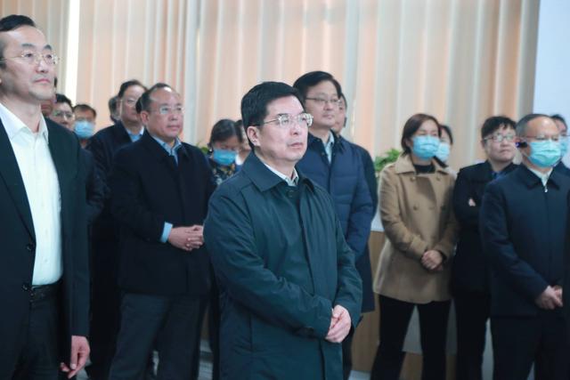 觀摩市中區中海生物微生物培養基、診斷試劑生產項目。